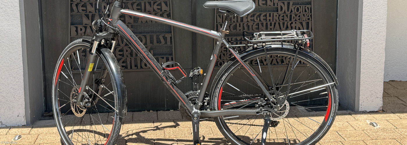 Fahrrad und Kirche