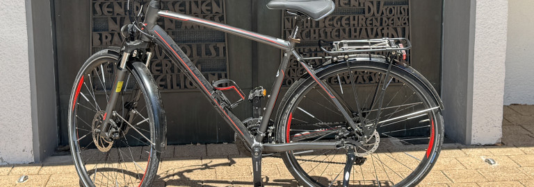 Fahrrad und Kirche