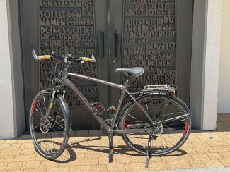 Fahrrad und Kirche